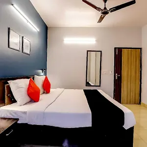 Collection O 71756 Silver Arrow Near Pacific Mall Tagore Garden Hotel Delhi (National Capital Territory of India)
